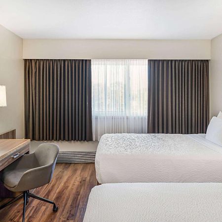 Days Inn By Wyndham Victoria On The Harbour Bagian luar foto