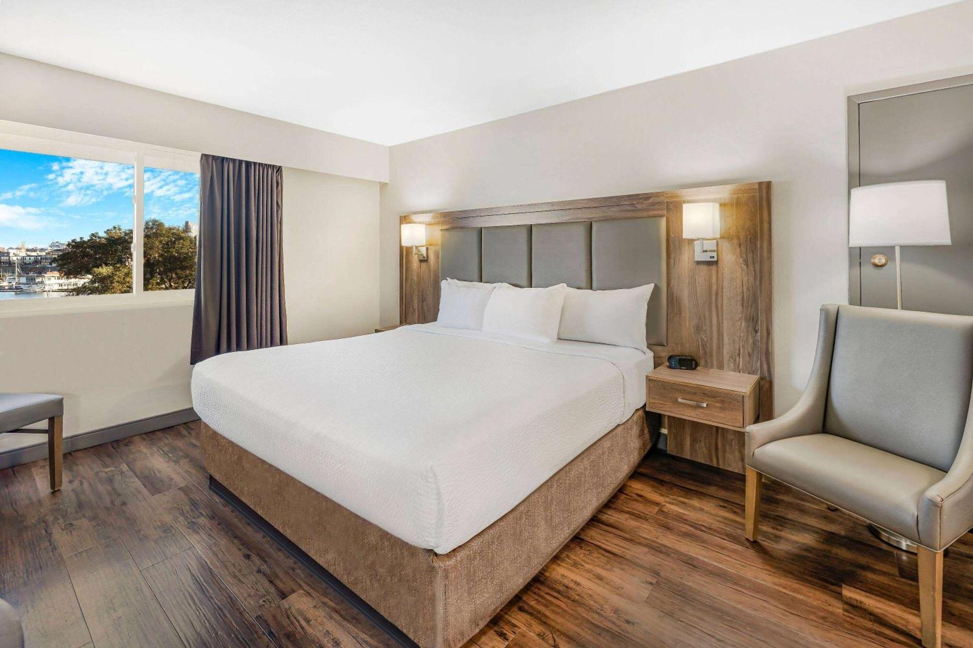 Days Inn By Wyndham Victoria On The Harbour Bagian luar foto