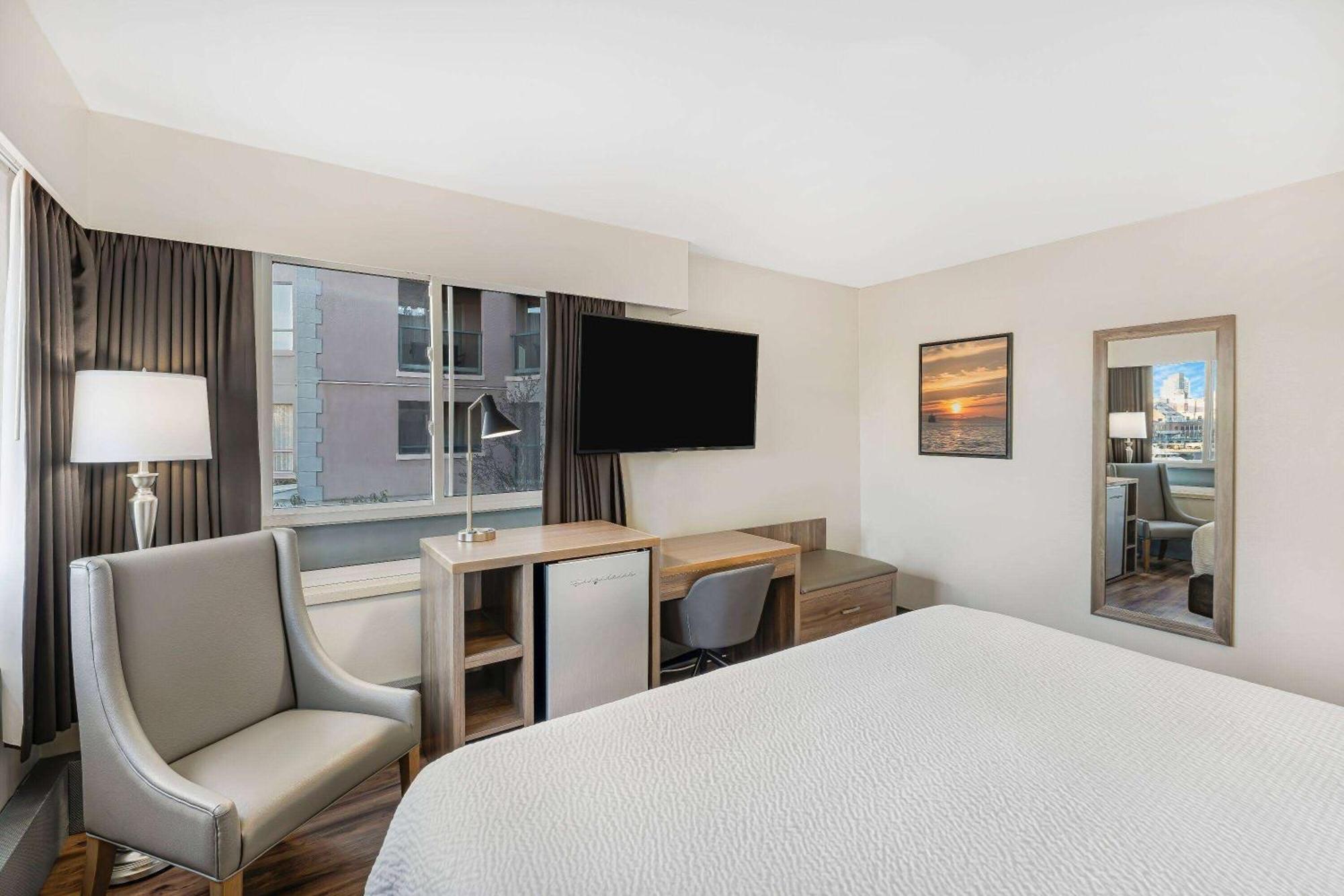 Days Inn By Wyndham Victoria On The Harbour Bagian luar foto