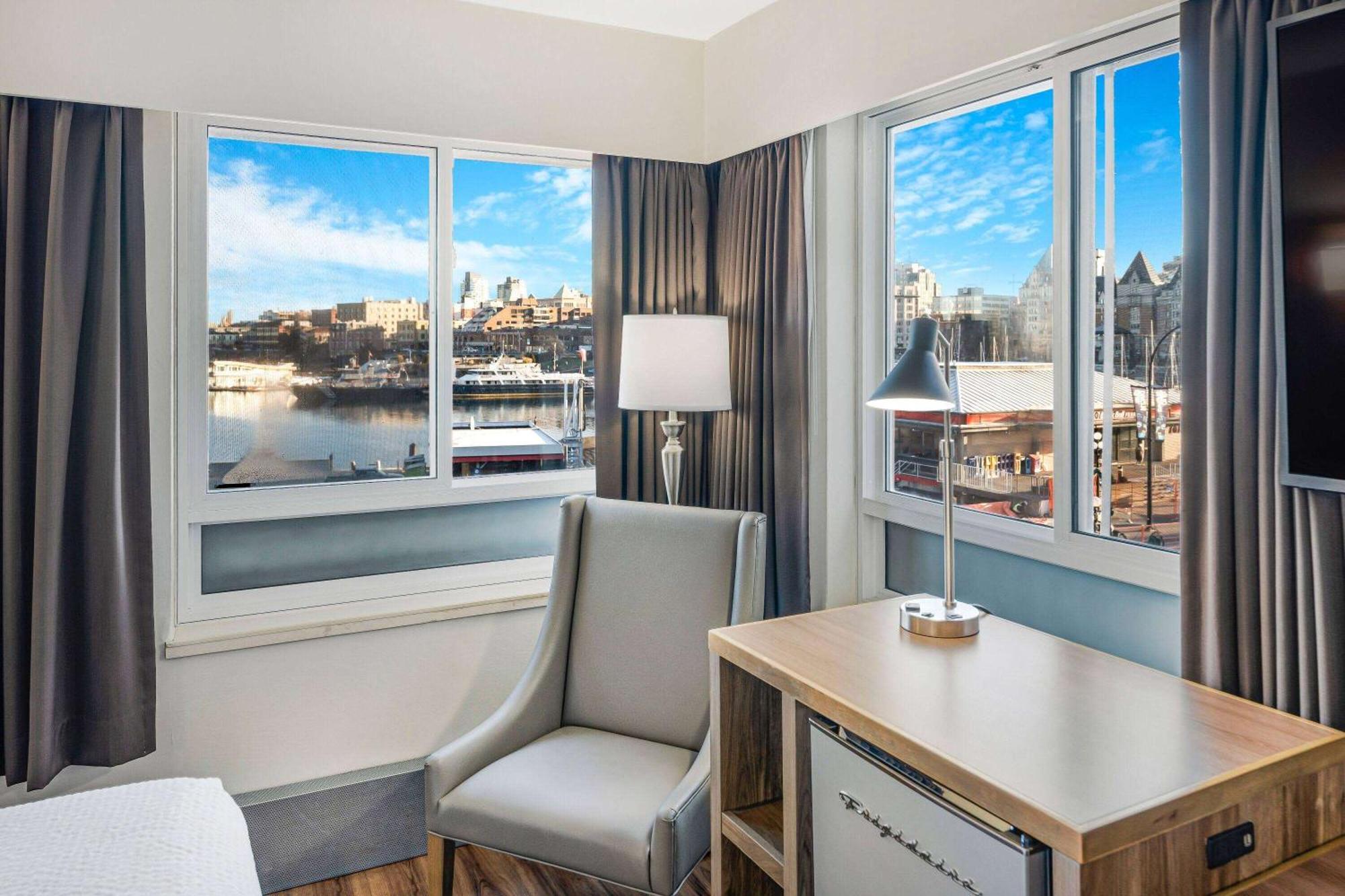 Days Inn By Wyndham Victoria On The Harbour Bagian luar foto
