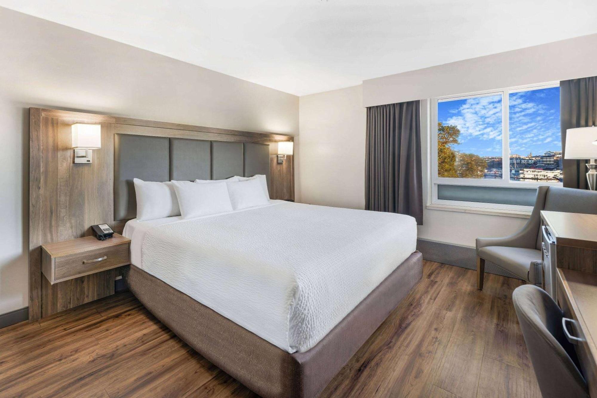 Days Inn By Wyndham Victoria On The Harbour Bagian luar foto