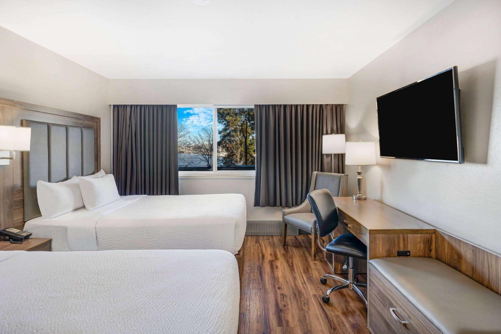 Days Inn By Wyndham Victoria On The Harbour Bagian luar foto