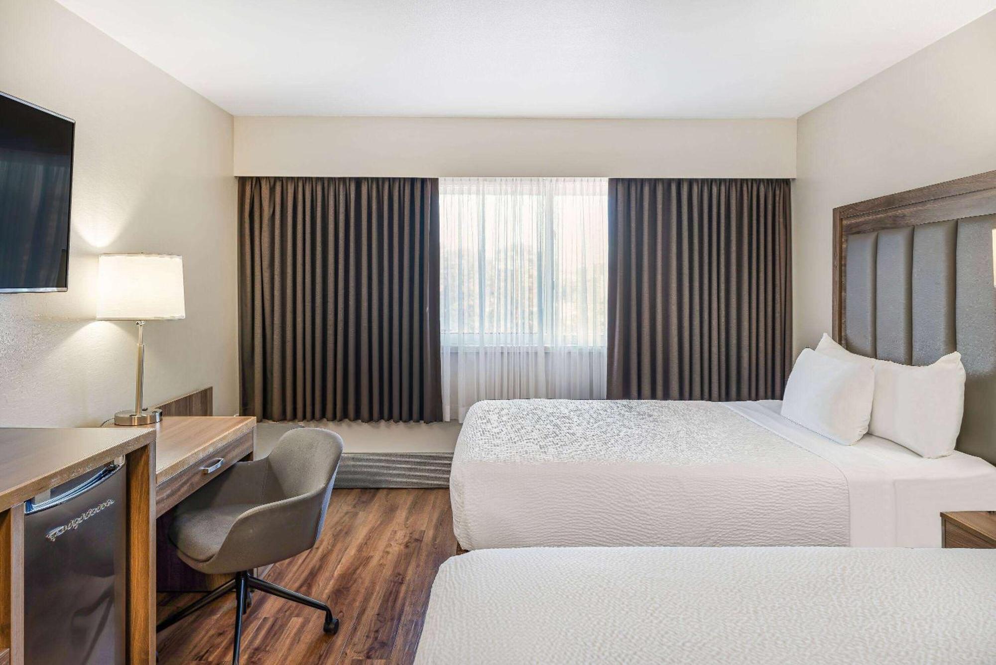 Days Inn By Wyndham Victoria On The Harbour Bagian luar foto