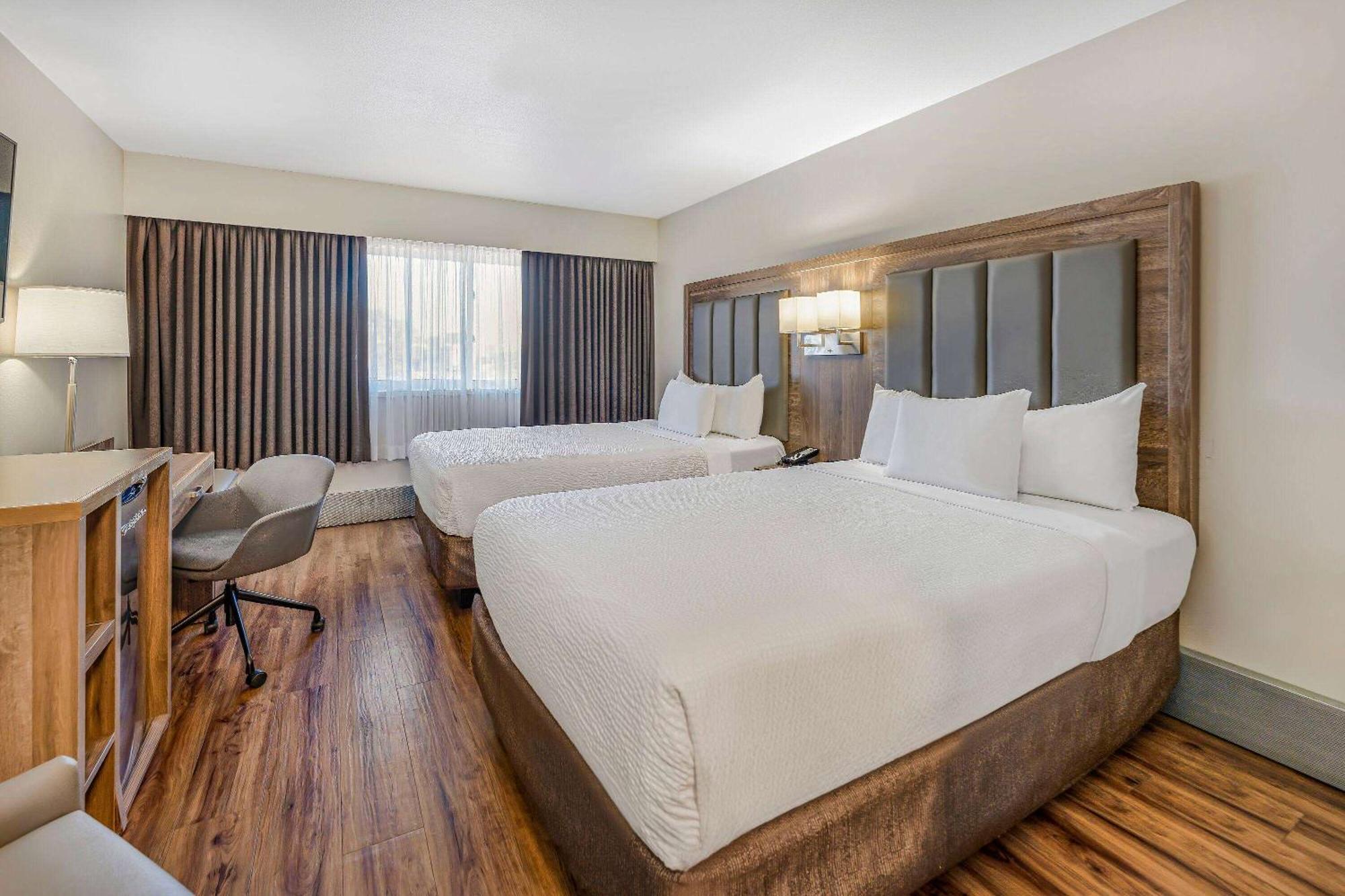 Days Inn By Wyndham Victoria On The Harbour Bagian luar foto
