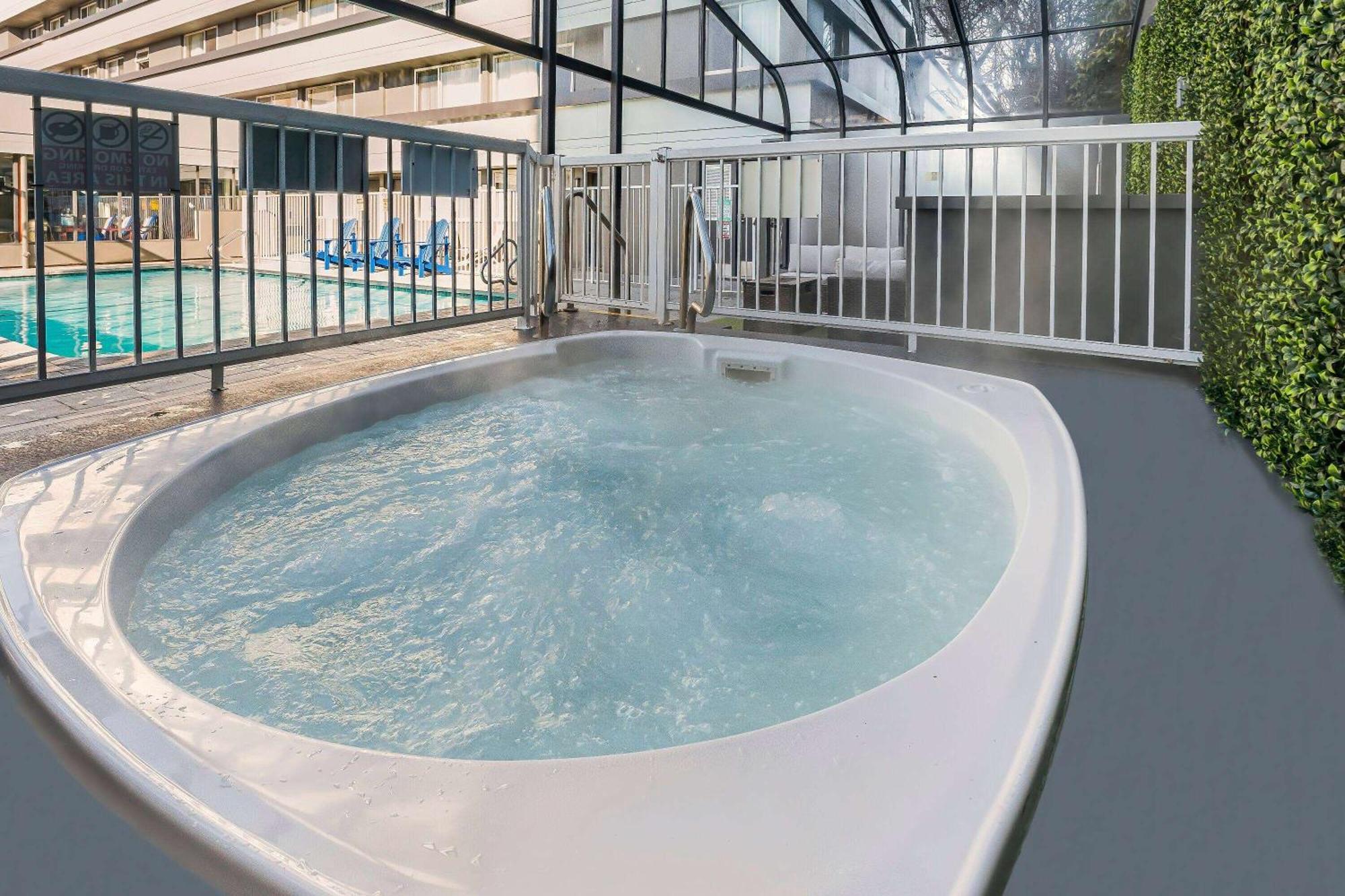 Days Inn By Wyndham Victoria On The Harbour Bagian luar foto
