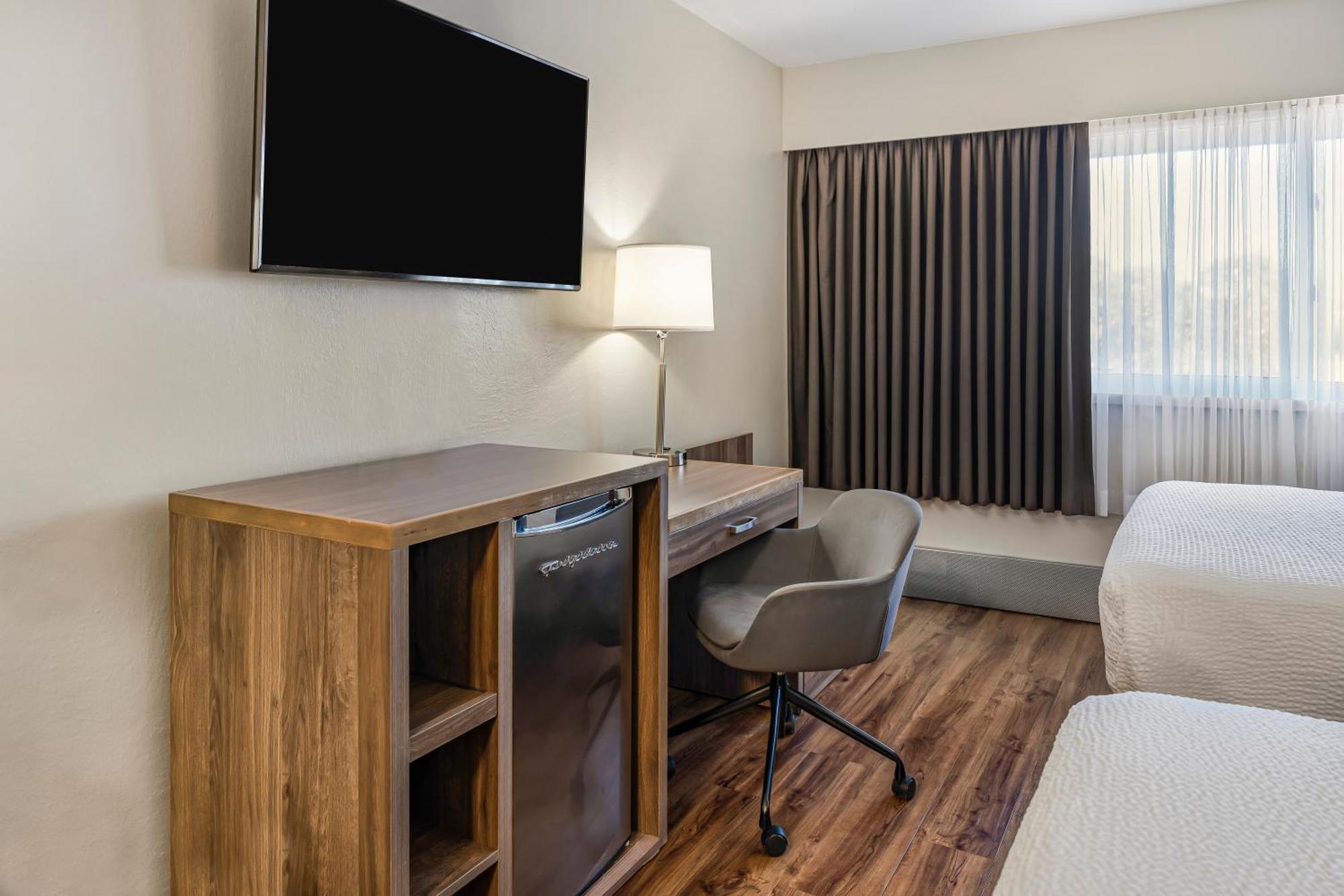 Days Inn By Wyndham Victoria On The Harbour Bagian luar foto